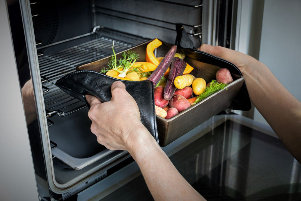 Dutchdeluxes - Handmade - Leather - Pot Holder - 1 piece - Heat resistant up to 240°C - Black