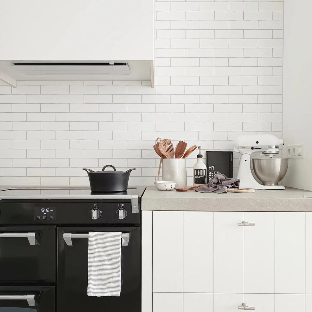 Dutchdeluxes - Handmade - Cake Stand - 25 cm Diameter - White