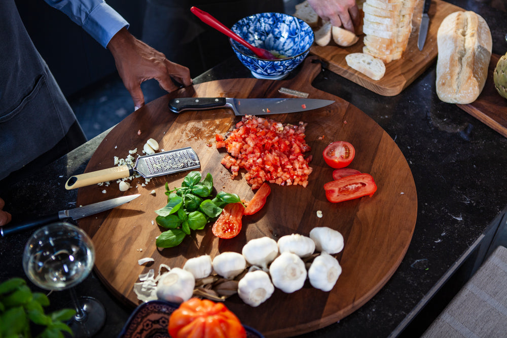 Dutchdeluxes XL - Round bread board - Walnut wood - Sustainable - Luxury - 60 cm