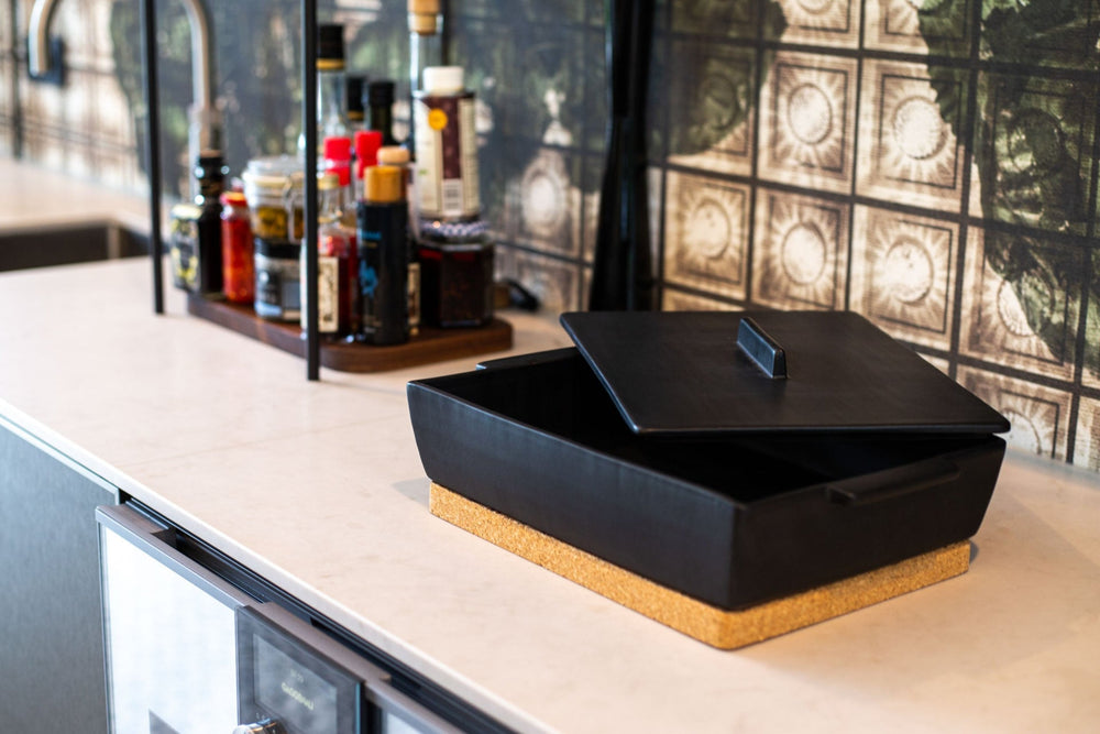 Dutchdeluxes – Luxe – Céramique – Casserole avec couvercle – Inclut un dessous-de-plat en liège – Noir