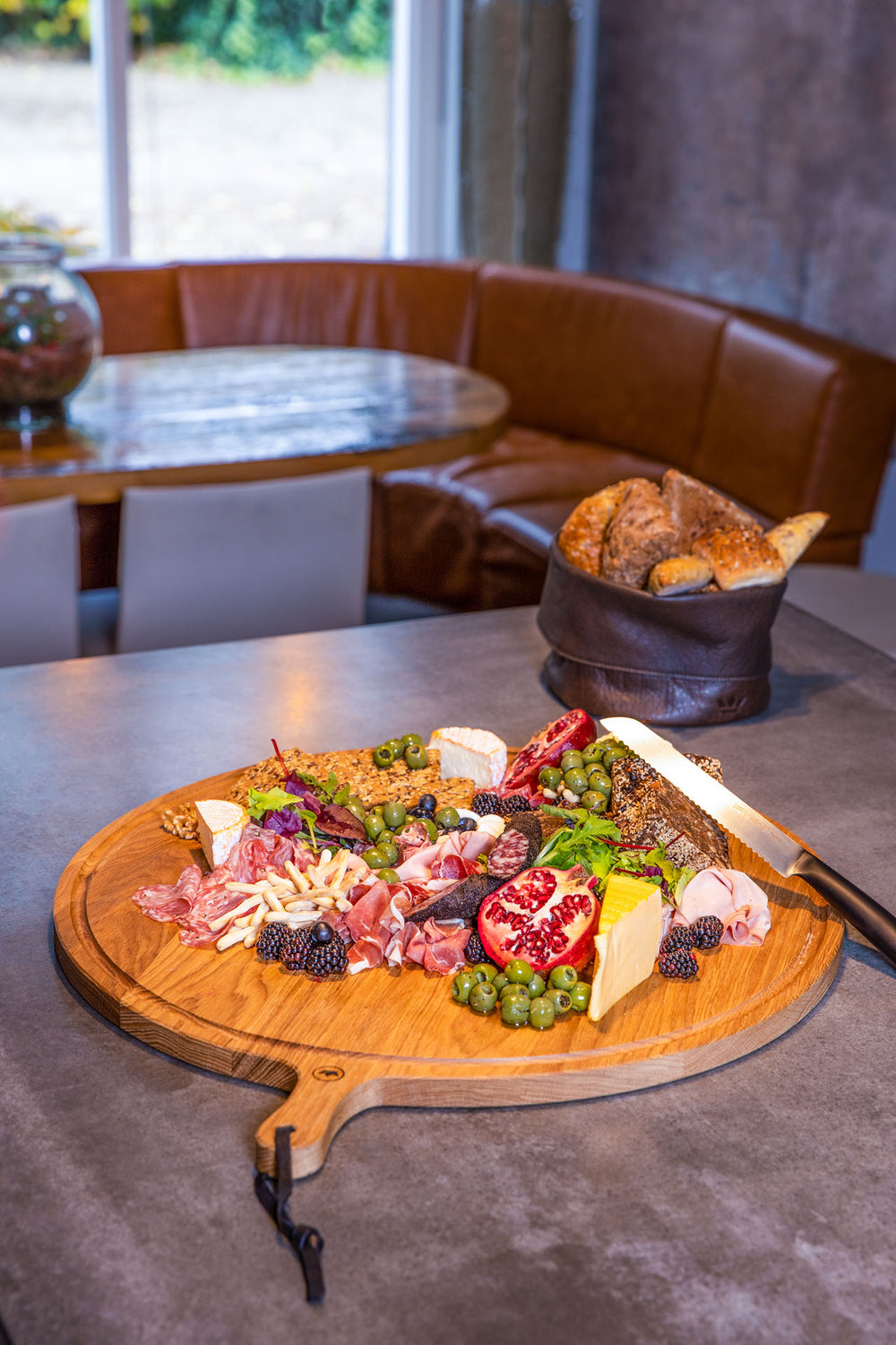 Dutchdeluxes - Oiled oak - Serving board - Cutting board - Breadboard - XXL round