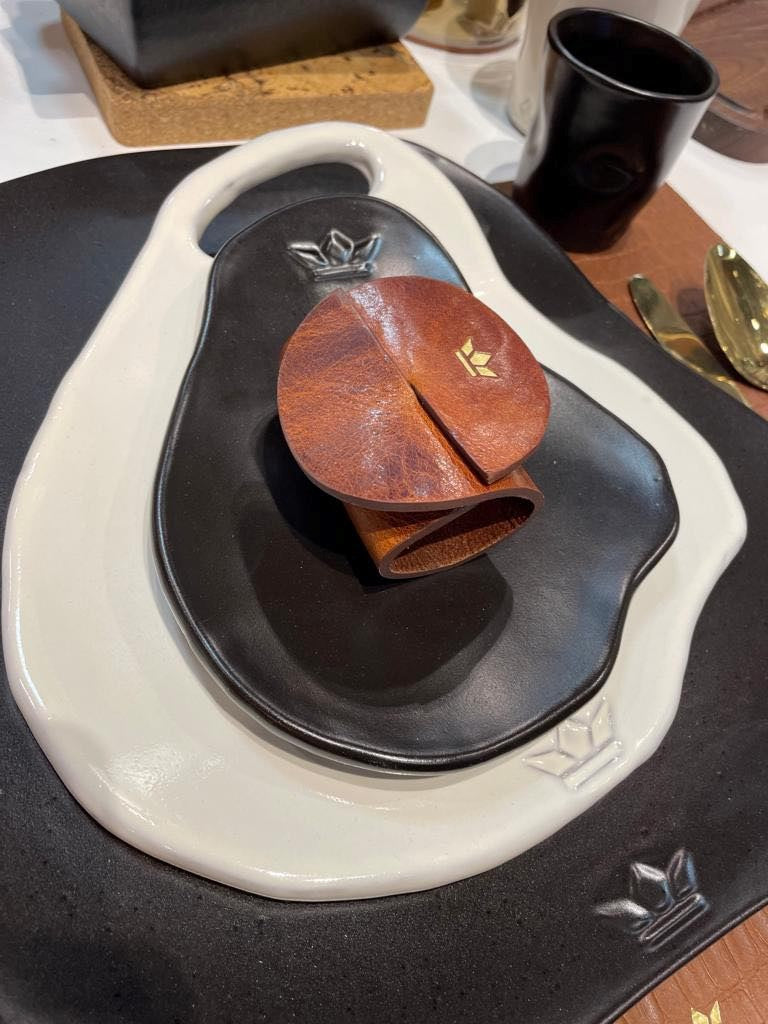 Dutchdeluxes - Luxury - Full grain leather - Handmade - Napkin rings - 4 pieces - Vintage cognac