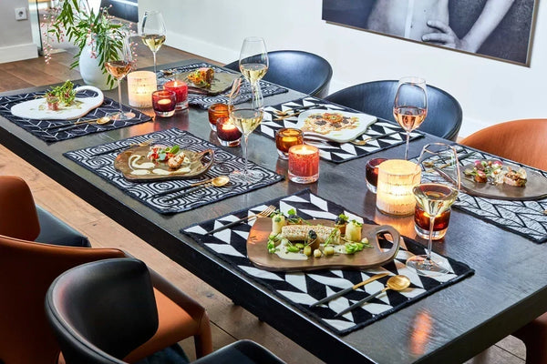 The best ceramic dinnerware colors for a luxury table setting