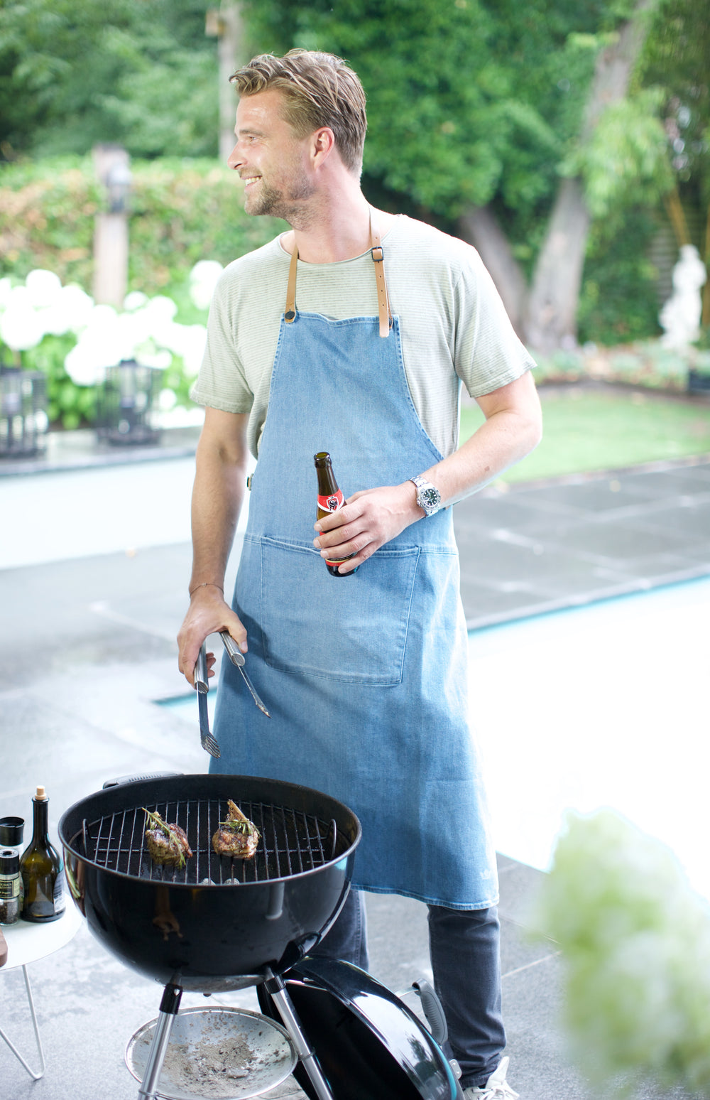 Dutchdeluxes - BBQ-stijl - Luxe - Schort - Met bretellen - 2 karabijnhaken - XL - Blauw Denim