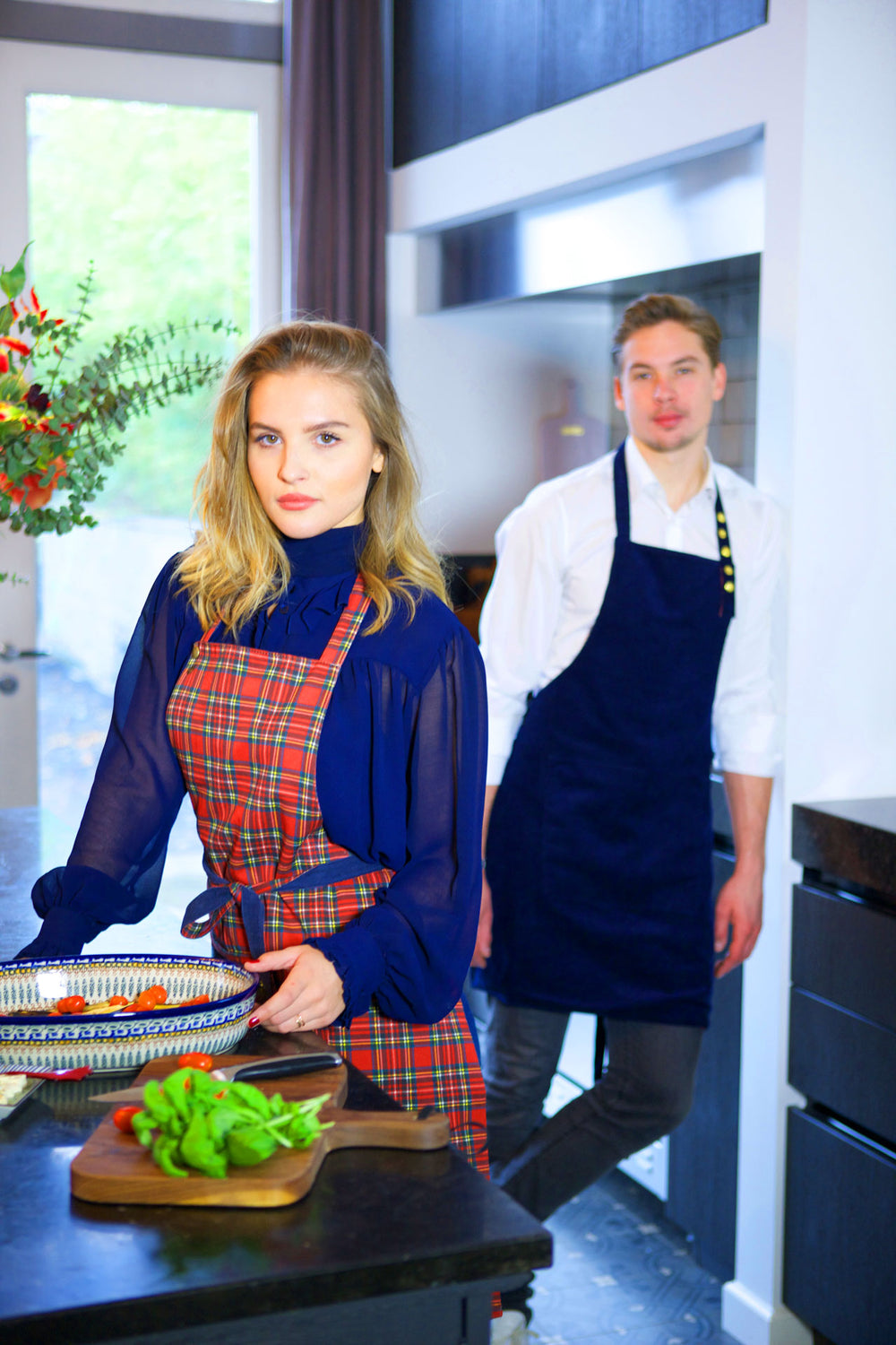 Dutchdeluxes - Handmade - Cotton - Luxury - Reversible - Apron - Kitchen - Barbecue - Navy vs Checkered Red