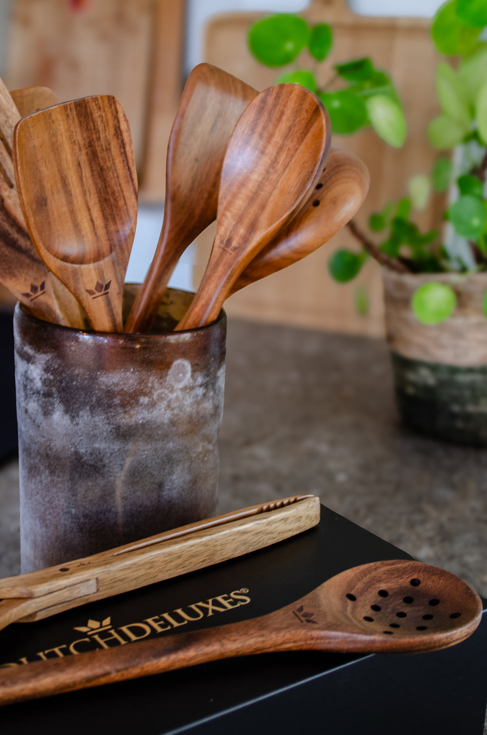 Dutchdeluxes - Giftbox - Acacia Wood - Luxury - Kitchen Set - 8 Kitchen Tools - Stylish - Brown