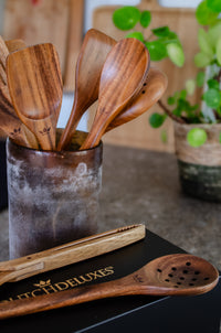 Dutchdeluxes - Giftbox - Acacia Wood - Luxury - Kitchen Set - 8 Kitchen Tools - Stylish - Brown