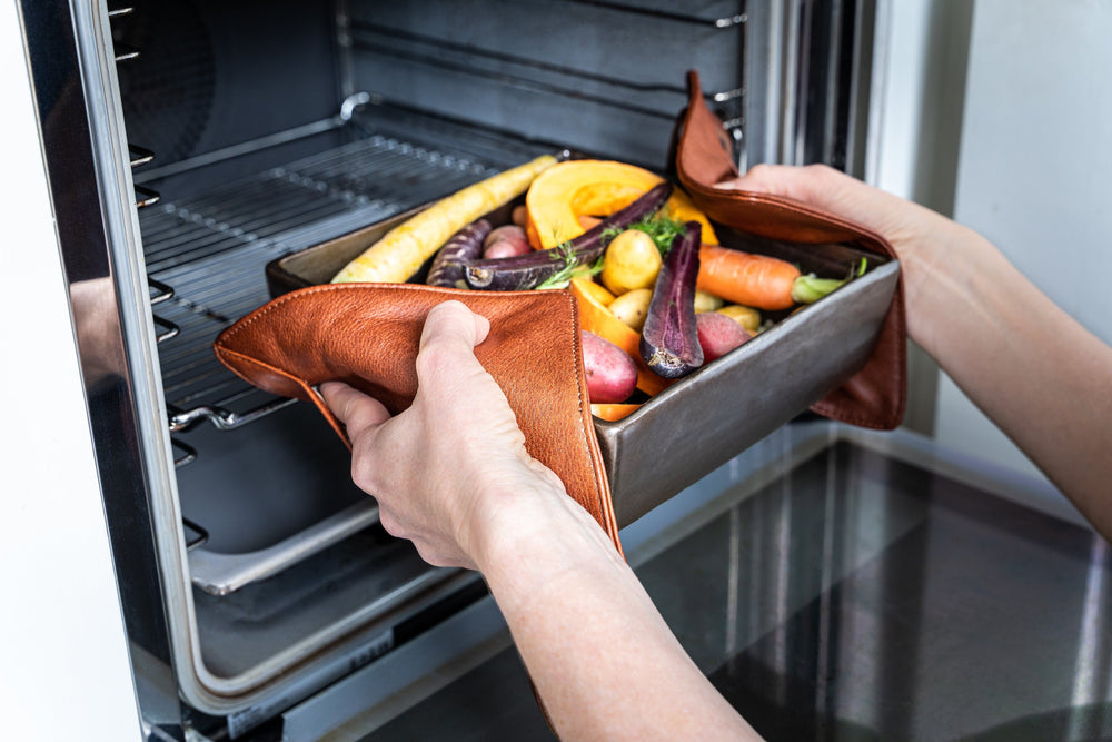 Dutchdeluxes - Leather - Pot holder - Luxury - Durable - Heat resistant up to 240°C - Cognac