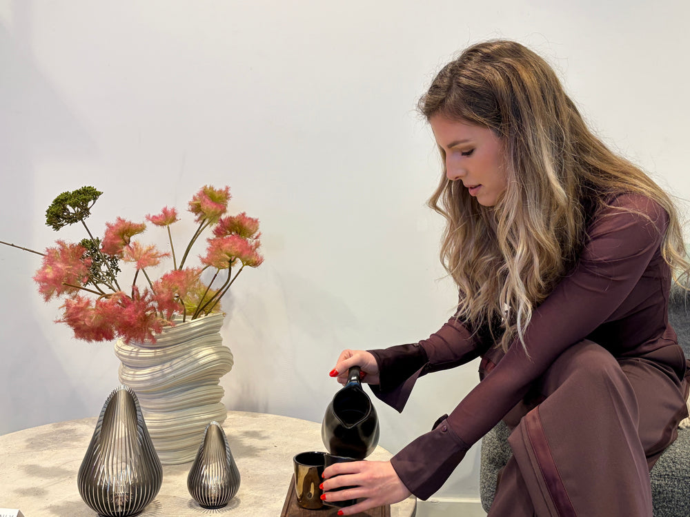 Dutchdeluxes - Luxury - Earthenware 0.75L - Medium - Carafe - Ceramic - Handmade - Anti-drip - Black