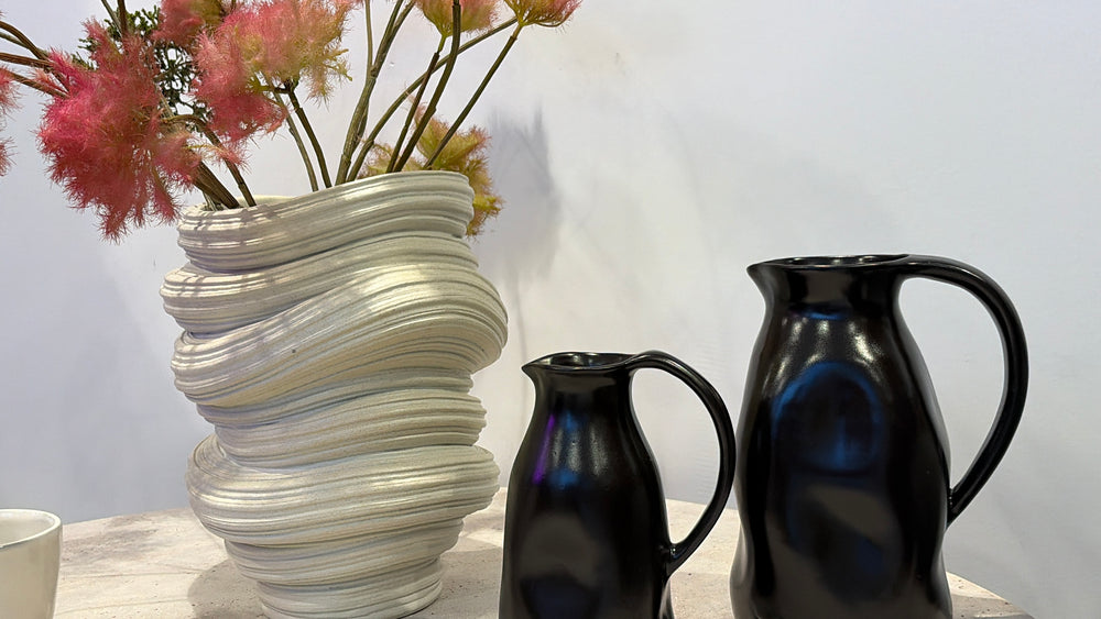 Dutchdeluxes - Earthenware - 2.5L - Large -  Handmade - Luxury carafe - Black