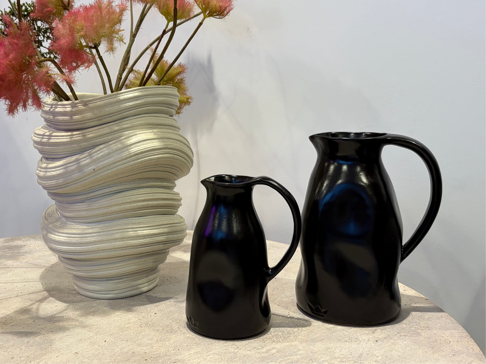 Dutchdeluxes - Luxury - Earthenware 0.75L - Medium - Carafe - Ceramic - Handmade - Anti-drip - Black