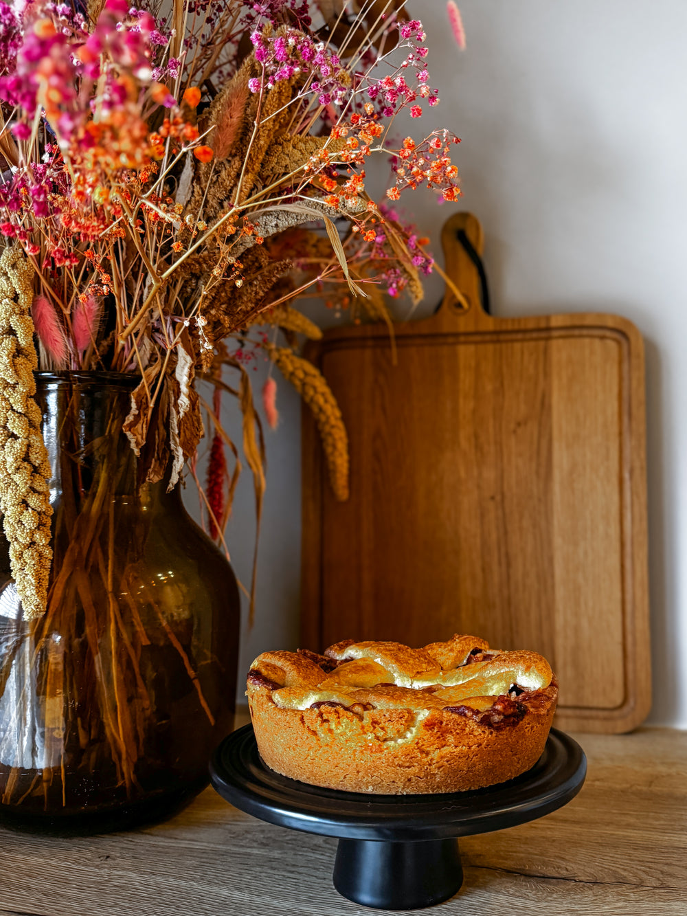 Dutchdeluxes - Baked Ceramic - Cake Stand - Medium - 25 cm Diameter - Black