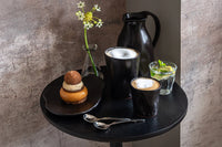 Dutchdeluxes – Keramik – Handgefertigt – Großer luxuriöser ergonomischer Becher – Geeignet für Tee und Kaffee – Schwarz