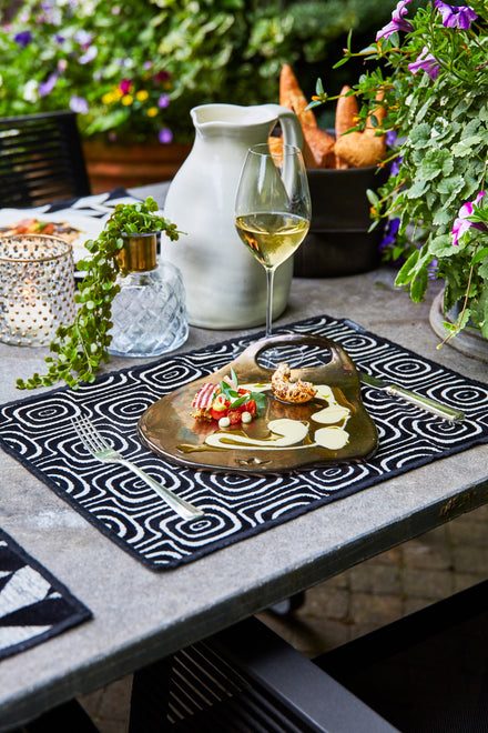 Dutchdeluxes - Handgemaakt - Geweven katoen - Placemat - set van 4 - Black & White - Monkey Eyes - Zwart/wit