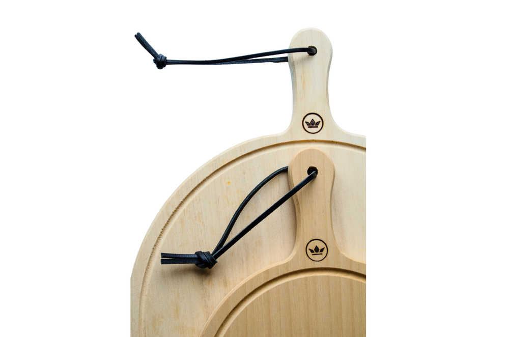 Dishwasher safe Solid wooden cutting and presentation board - Small Round 24,5 Diameter - With Handle - HORECA proof