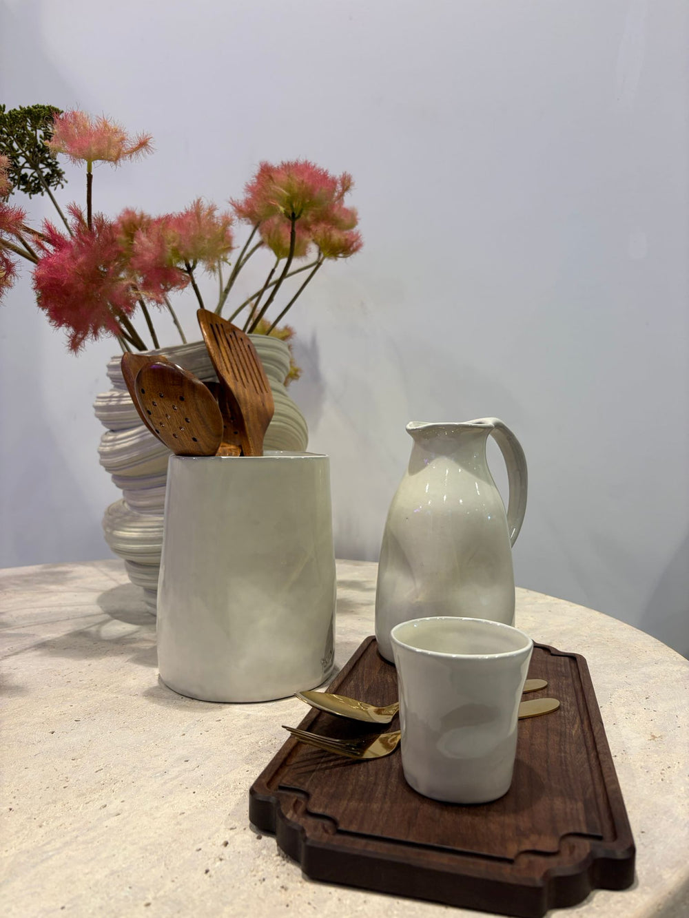 Dutchdeluxes - Luxury - Earthenware - Medium - 0.75L - Carafe - White