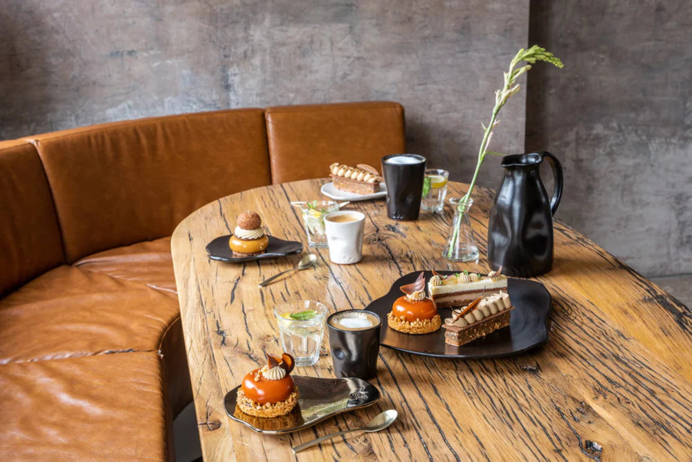 Dutchdeluxes – Keramik – Handgefertigt – Großer luxuriöser ergonomischer Becher – Geeignet für Tee und Kaffee – Schwarz