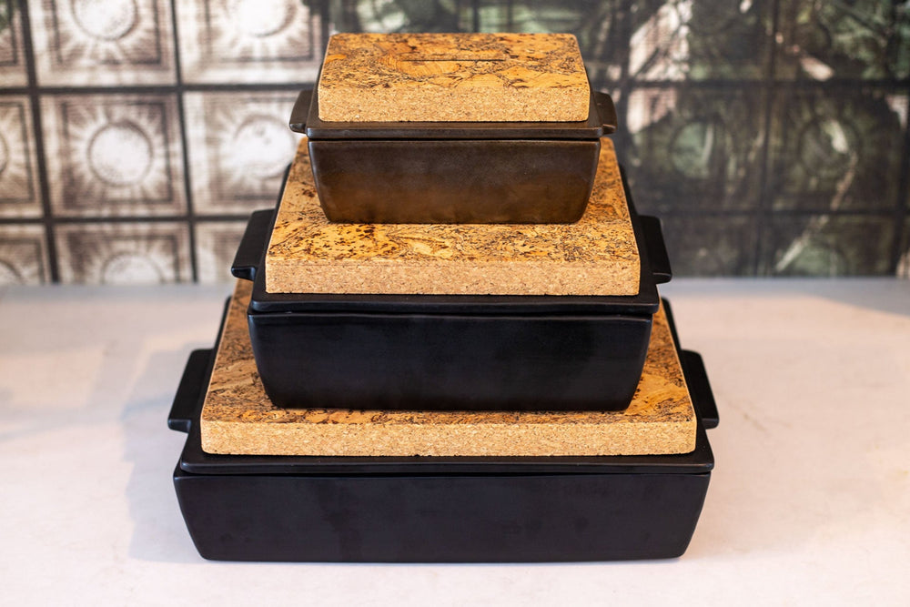 Dutchdeluxes - Handcrafted - Ceramic - Casserole with lid - Cork - 27x24x10 cm - Black