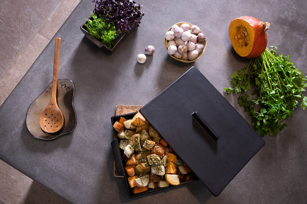 Dutchdeluxes - Luxury - Ceramic - Casserole with lid - Includes cork trivet - Black